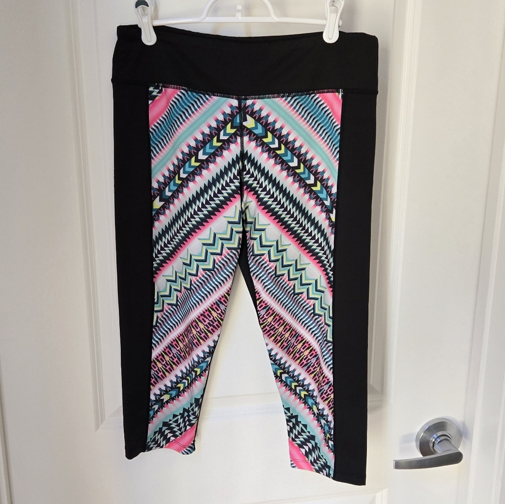 *PL Movement by Pink Lotus Neon Geometric Chevron Colorblock Capri Leggings Sz L